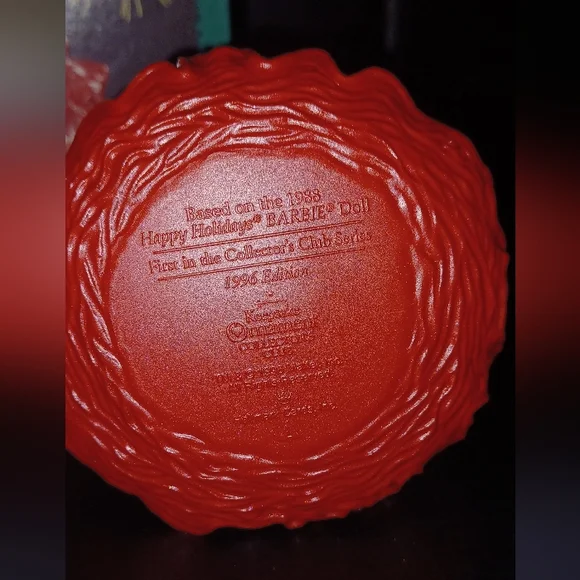 Hallmark Keepsake Ornament 1996 Based on Vintage 1988 Happy Holiday Barbie - Picture 5 of 5